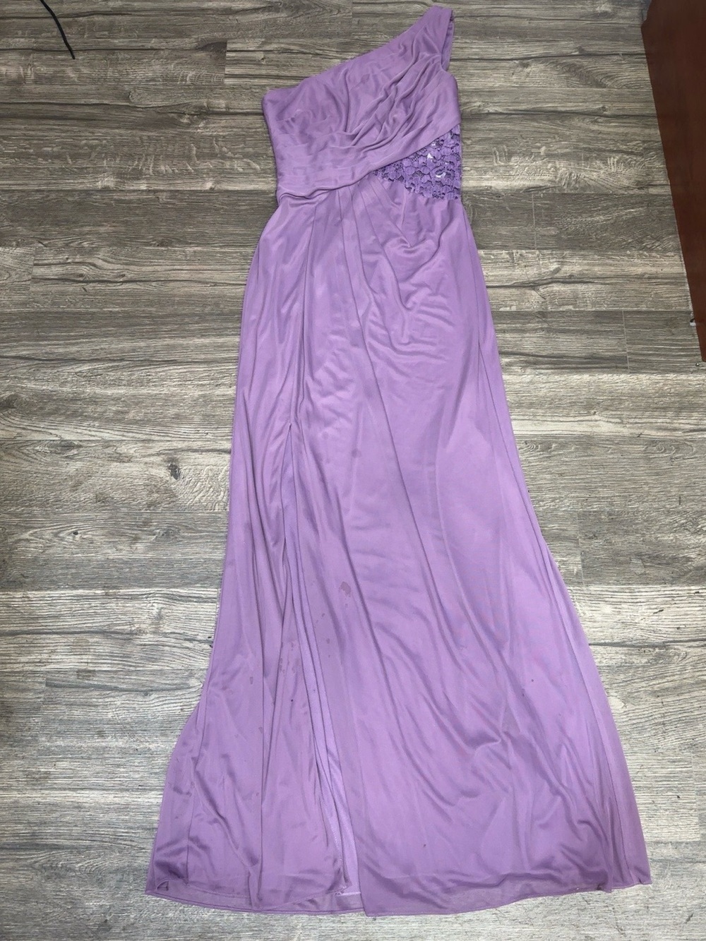 David’s Bridal Lavender One Shoulder Lace Bridesmaid Formal Gown Size 4 - Picture 3 of 10